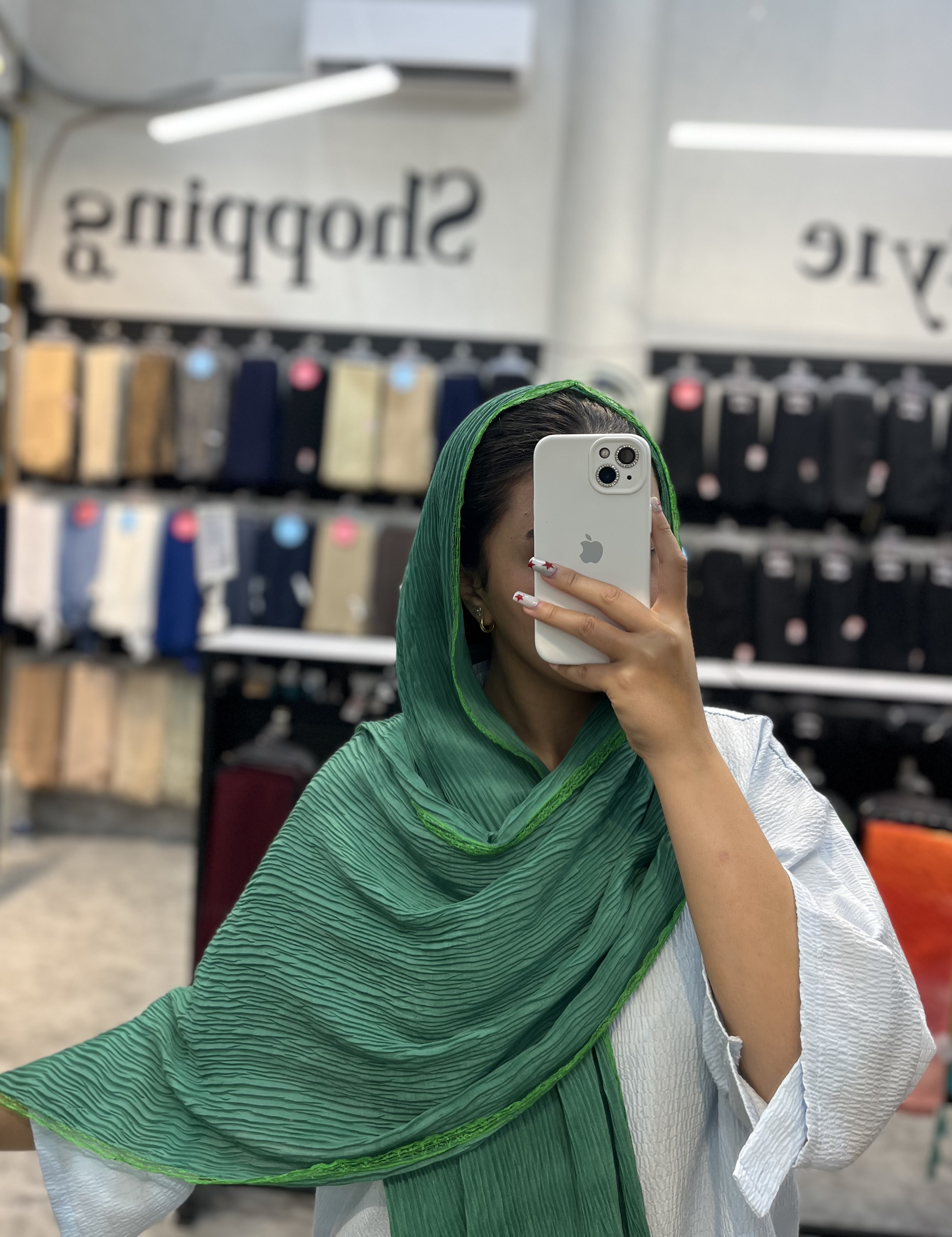 شال برشکا دور دانتل رنگ سبز